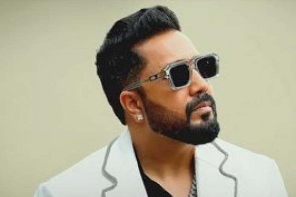 सडक कुकुरहरूका लागि १० एकड जग्गा दान गर्ने मिका सिंहको घोषणा